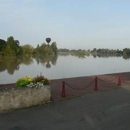 Gites Face Riviere Saint-Emilion Vignonet Exterior foto